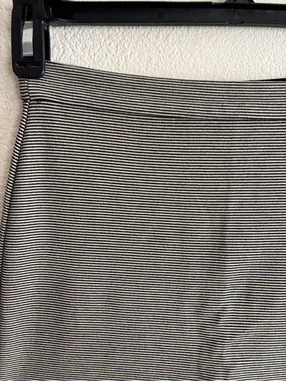 Alice +Olivia Black & White Stripped Pencil Mid Skirt 4 - Picture 4 of 10
